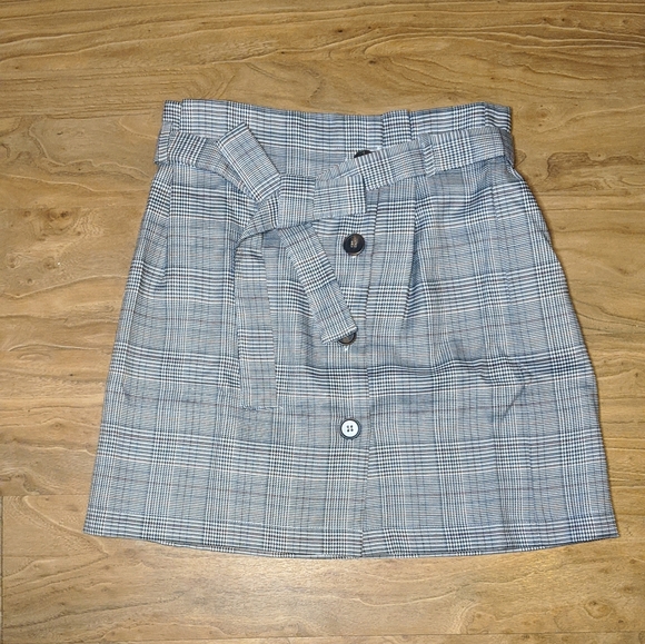 ee:some PLAID MINI SKIRT WITH BUTTON FRONT - Picture 5 of 6